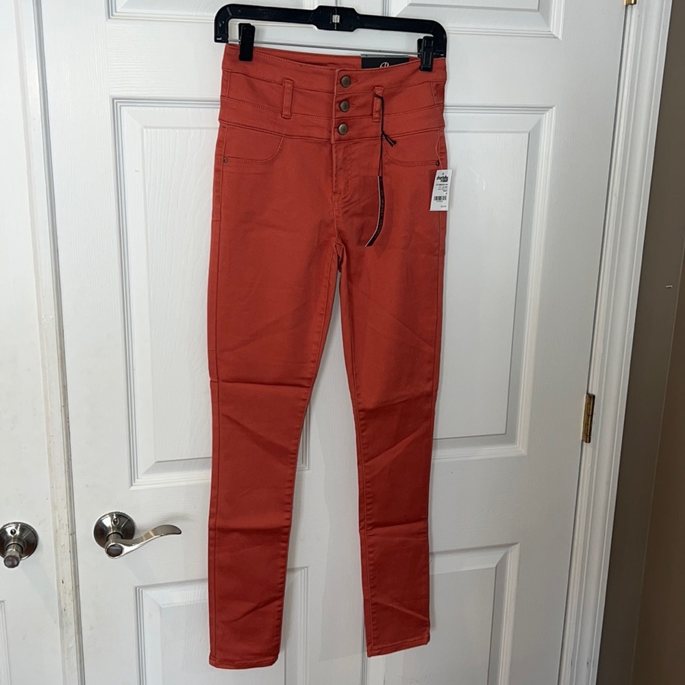 Refuge Hi-Waist Skinny Jeans (in rust and dark grey)